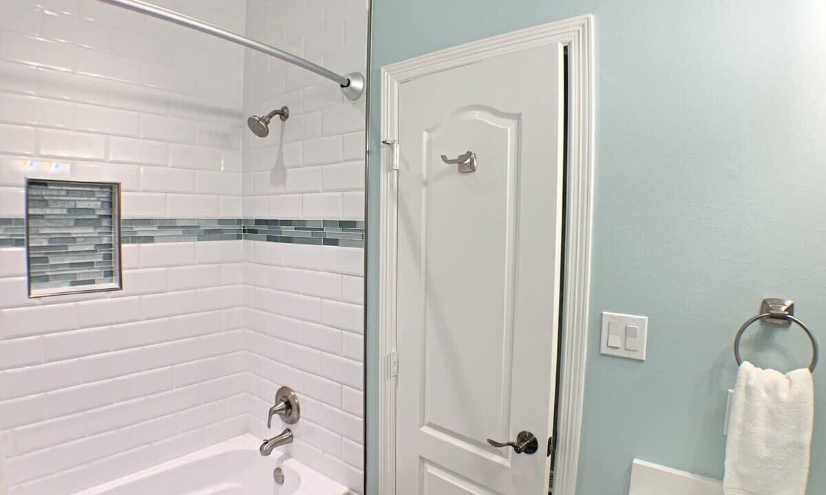 Photo of Bathroom in Pirates Beach
