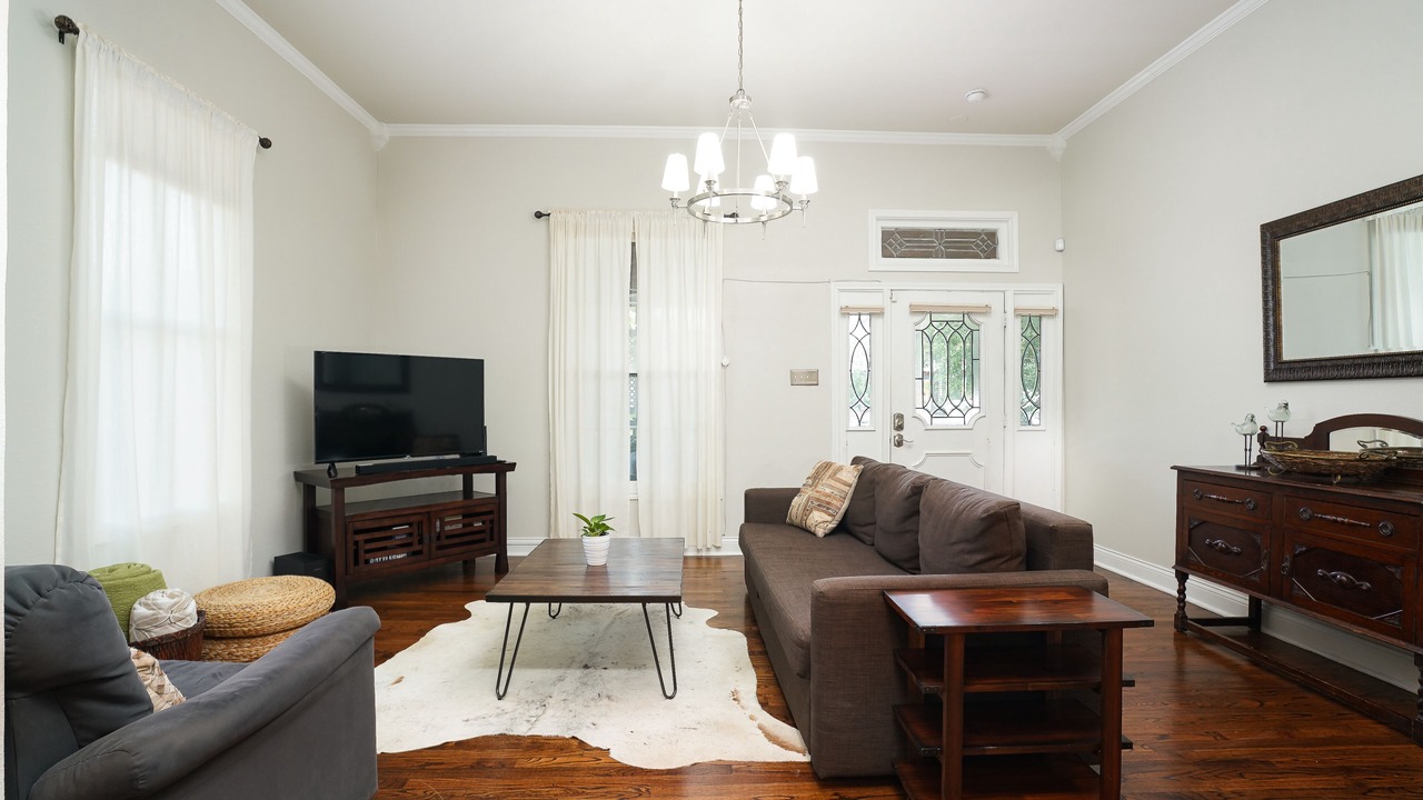 Photo of Livingroom in Tobin Hill