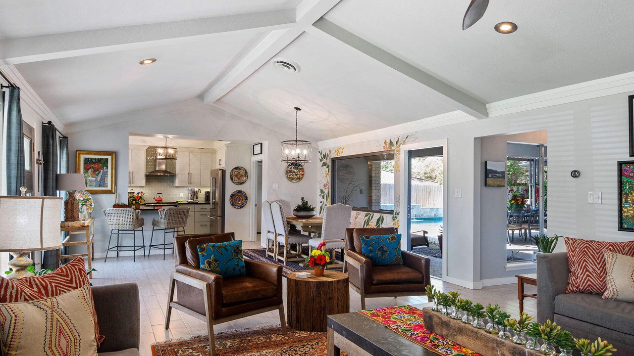 Photo of Livingroom in Horseshoe Bay
