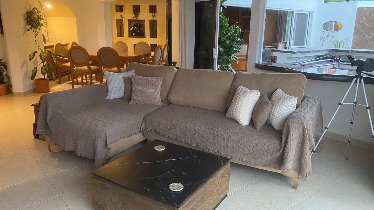 Photo of Livingroom in South Shore Hotel Area