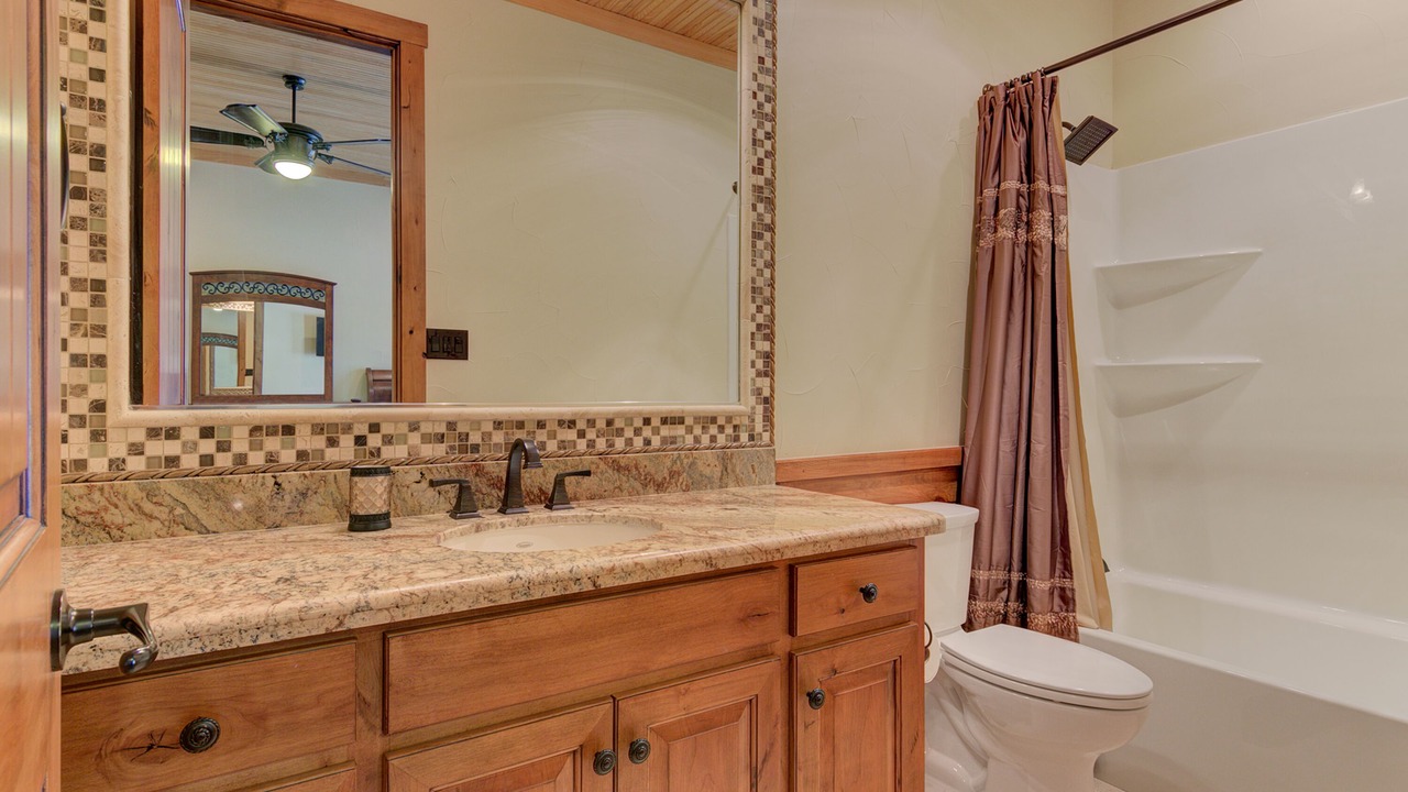 Photo of Bathroom in Brookeland