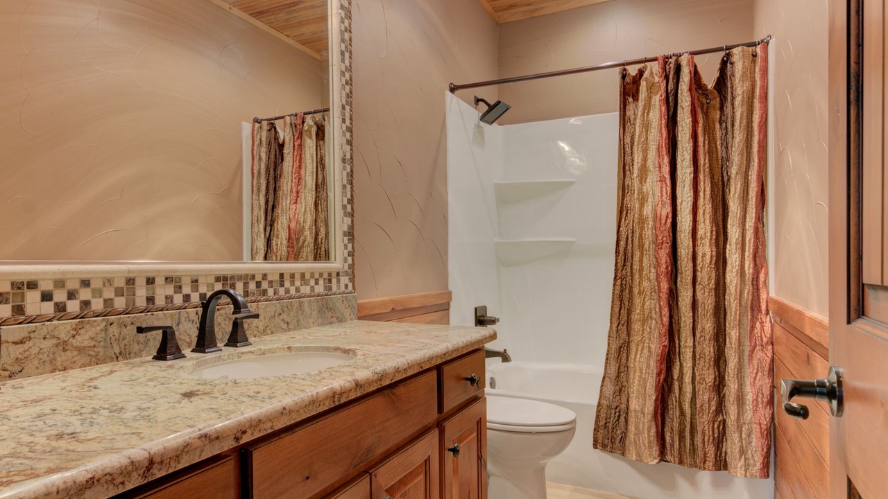 Photo of Bathroom in Brookeland