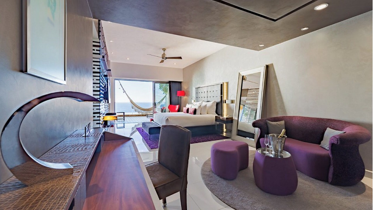 Photo of Livingroom in South Shore Hotel Area