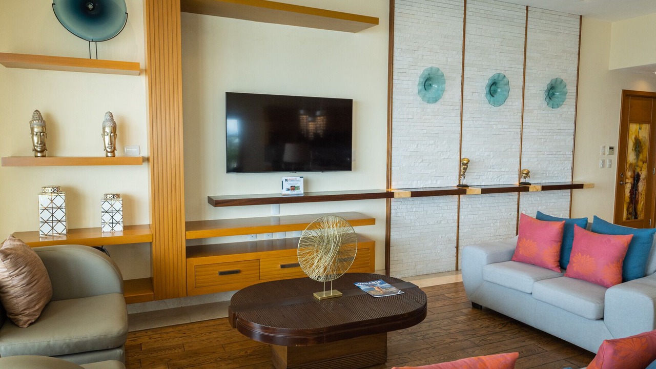 Photo of Livingroom in South Shore Hotel Area