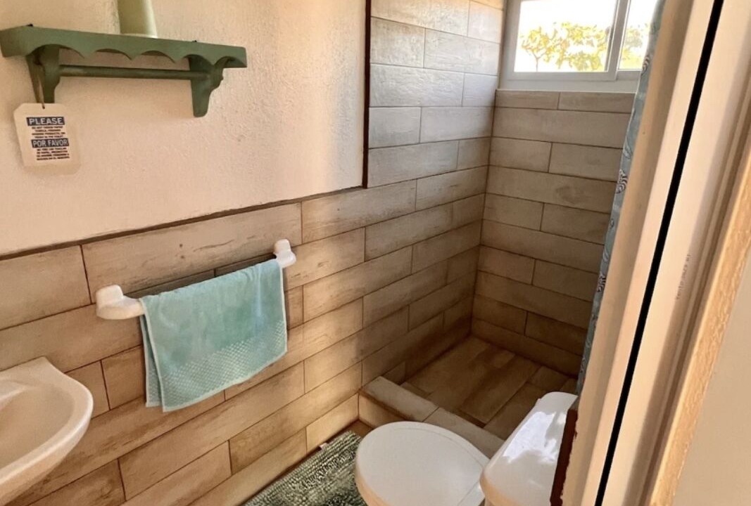 Photo of Bathroom in El Hawaii