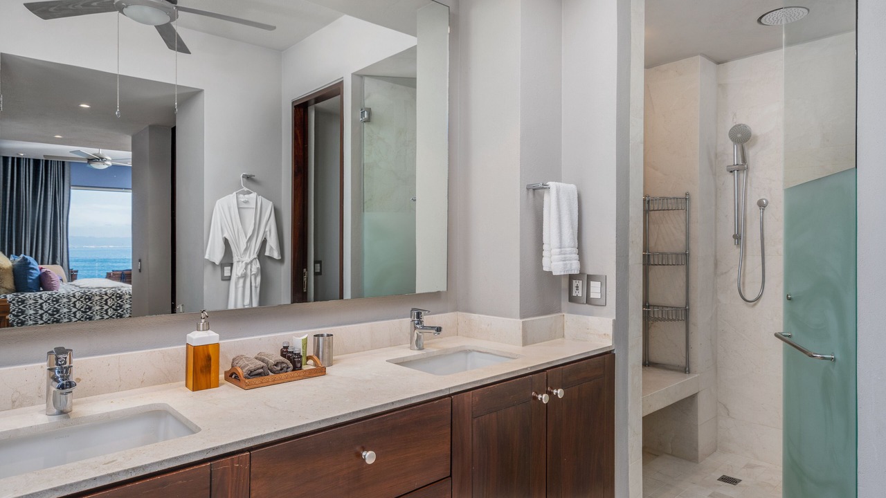 Photo of Bathroom in South Shore Hotel Area