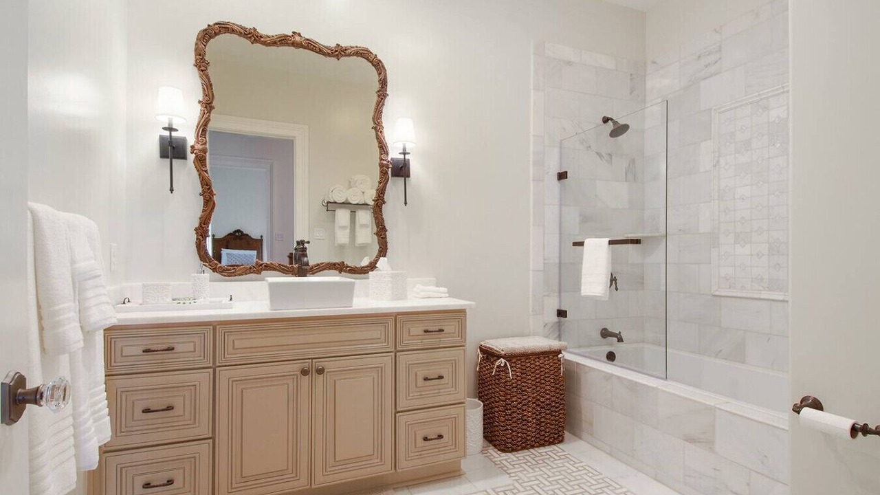 Photo of Bathroom in Uptown Historic District