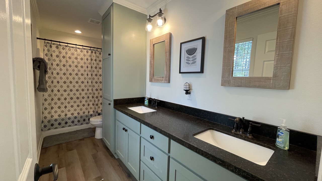 Photo of Bathroom in Brookeland