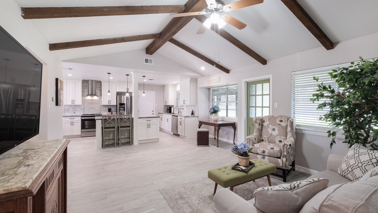 Photo of Livingroom in Leon Valley