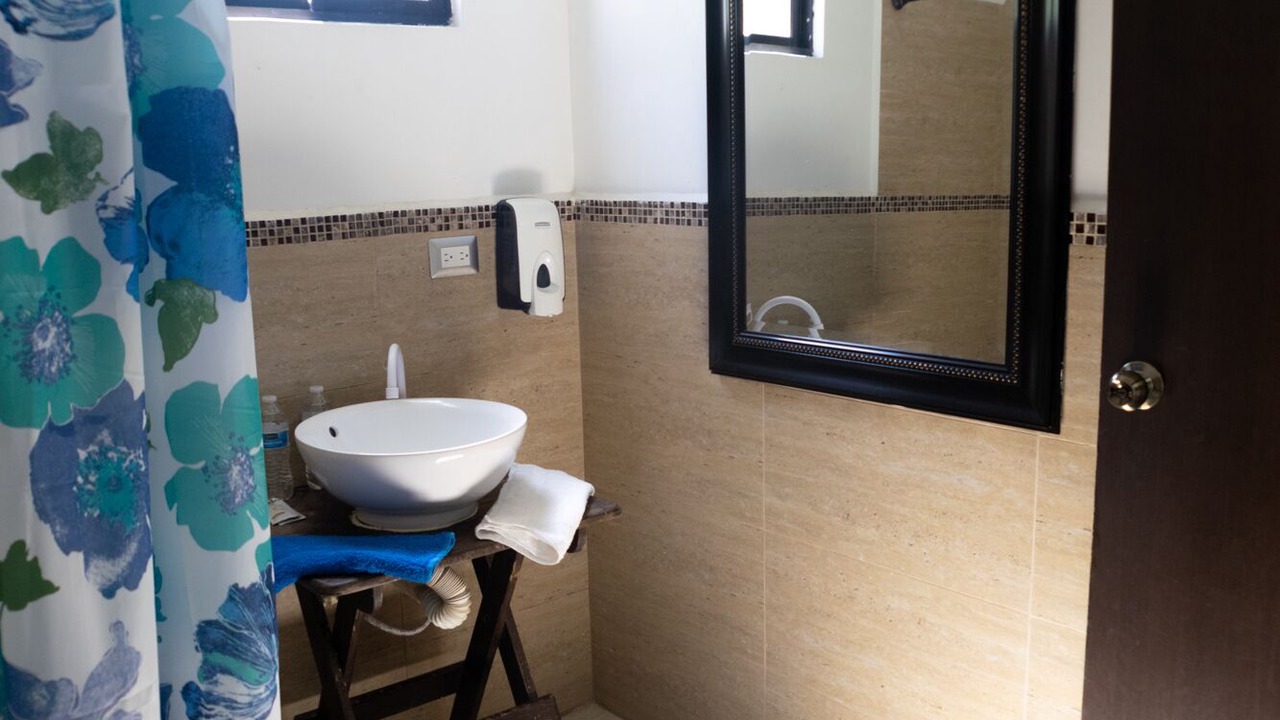 Photo of Bathroom in El Hawaii