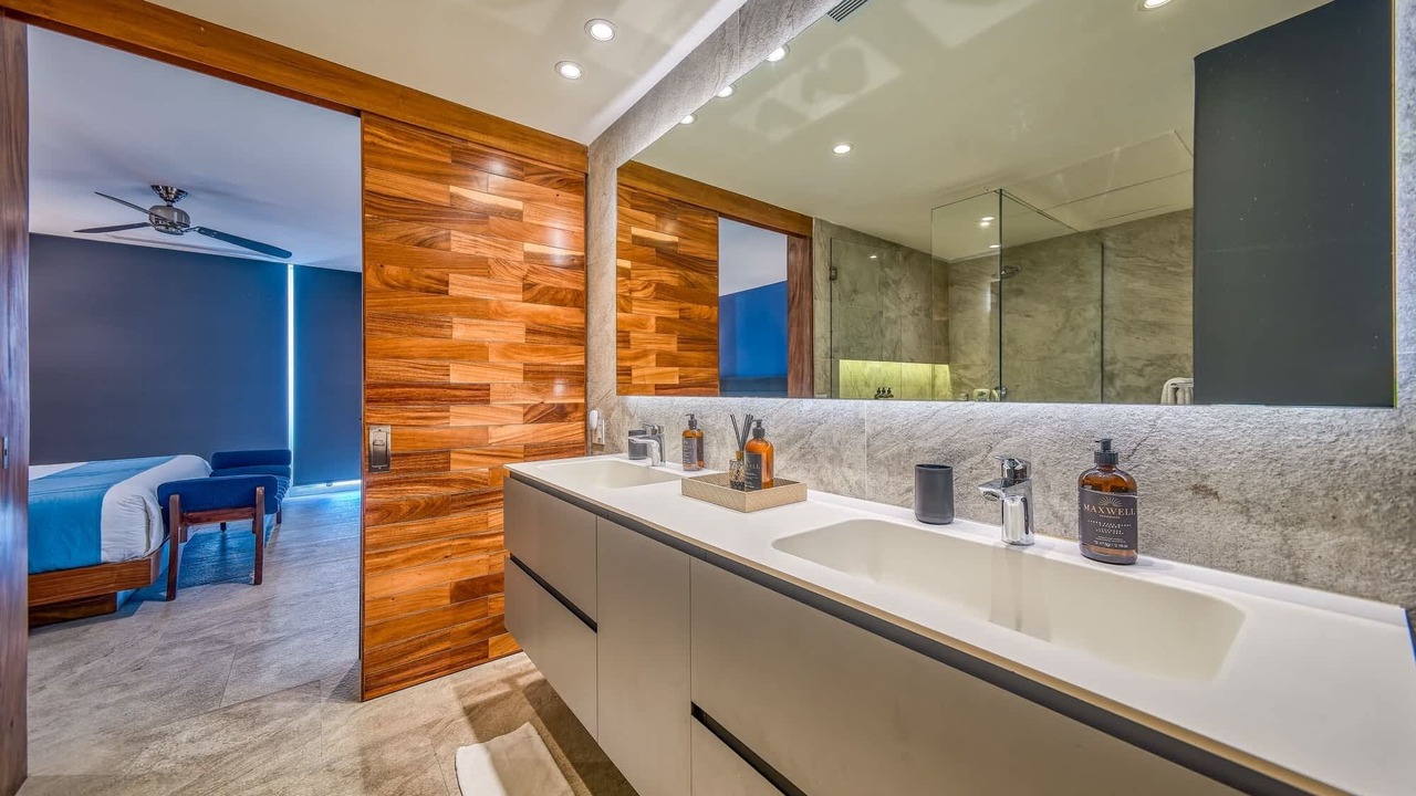 Photo of Bathroom in South Shore Hotel Area