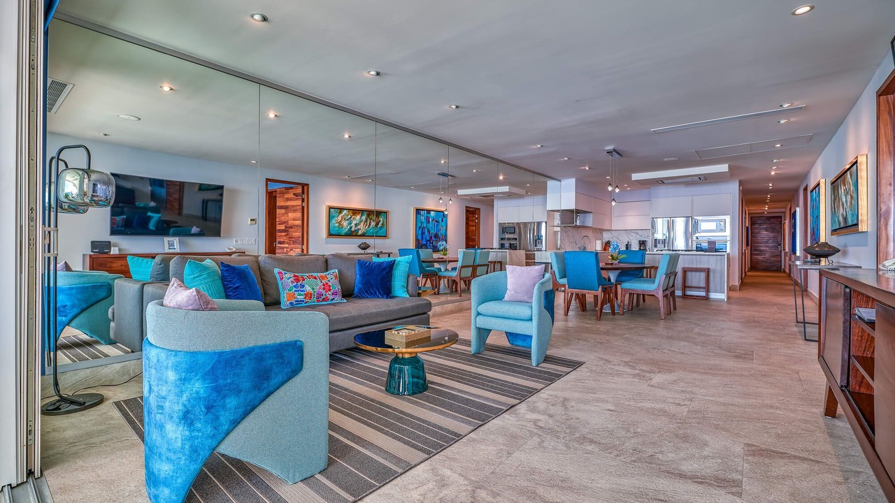 Photo of Livingroom in South Shore Hotel Area