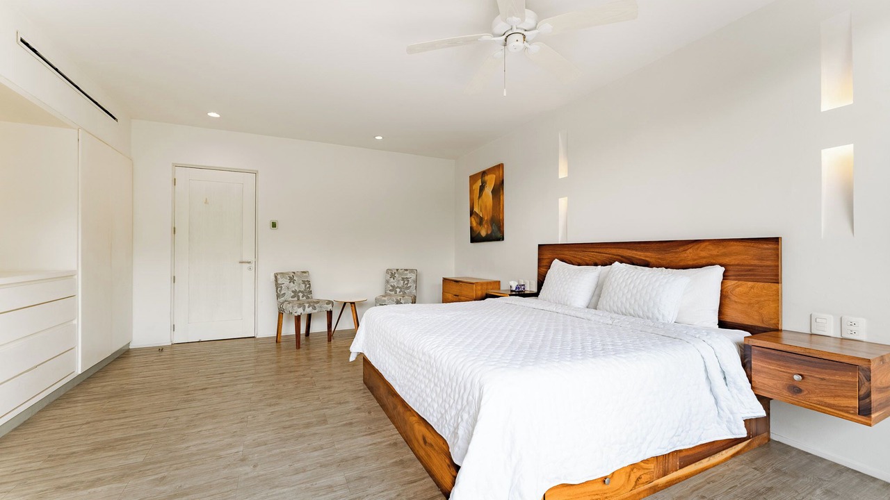 Photo of Bedroom in R