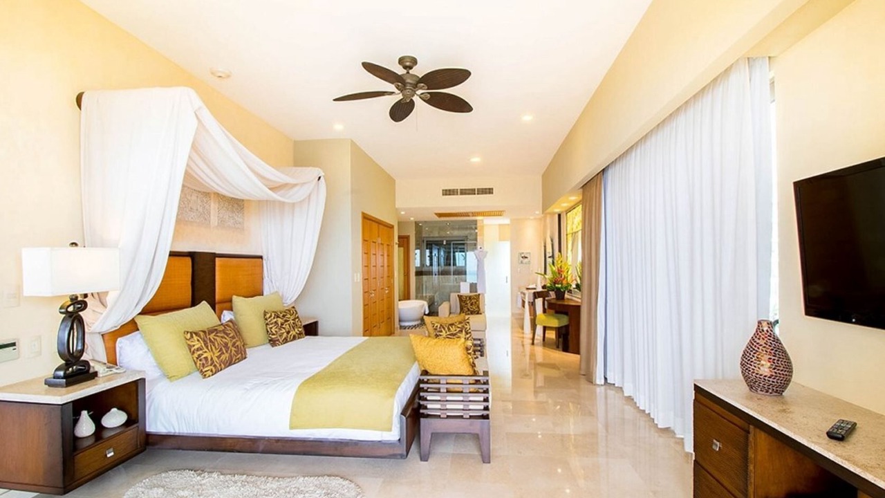 Photo of Bedroom in South Shore Hotel Area