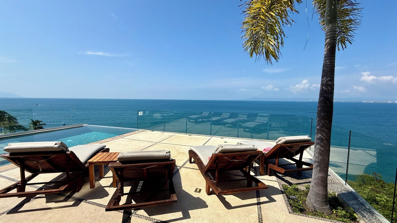 Photo of Patio Balcony in South Shore Hotel Area