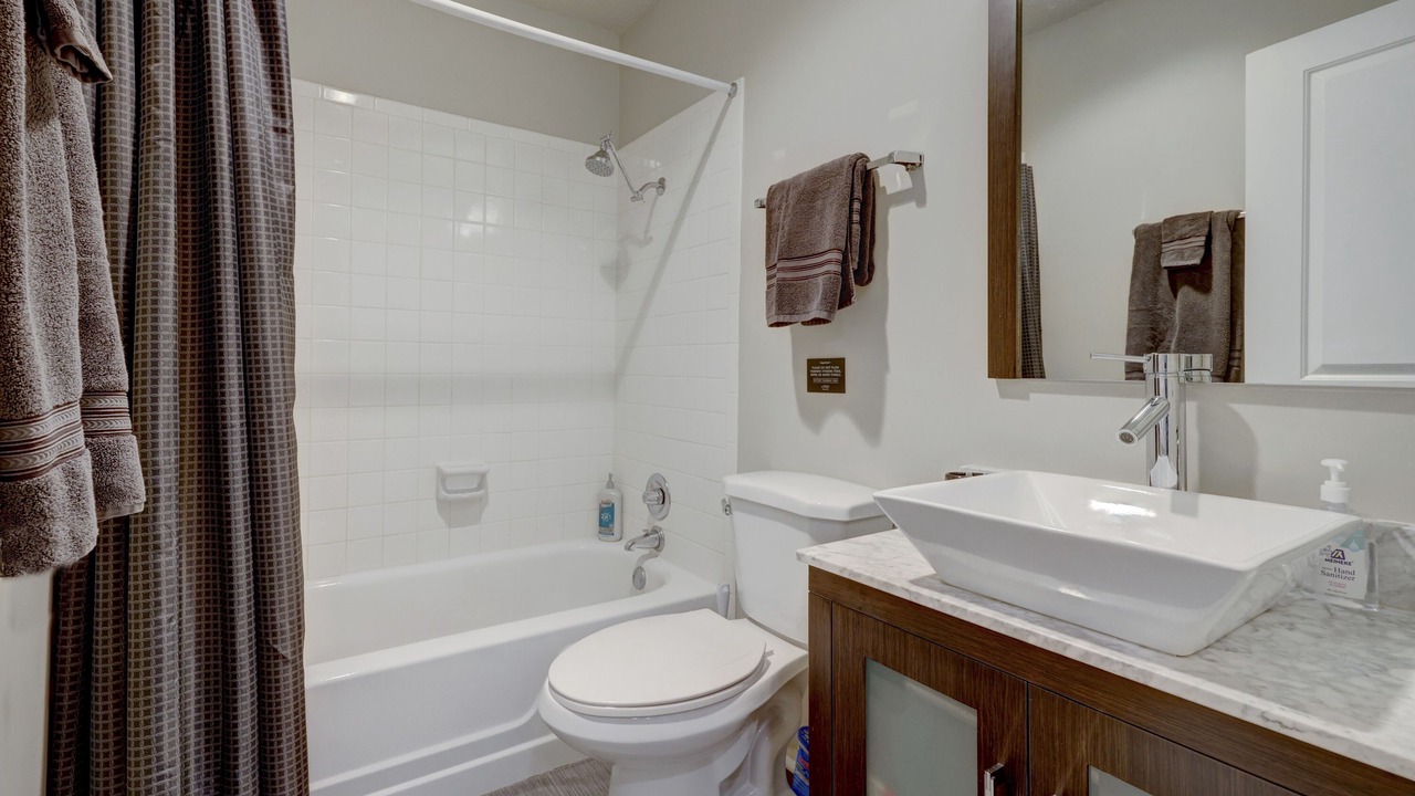Photo of Bathroom in Point Venture