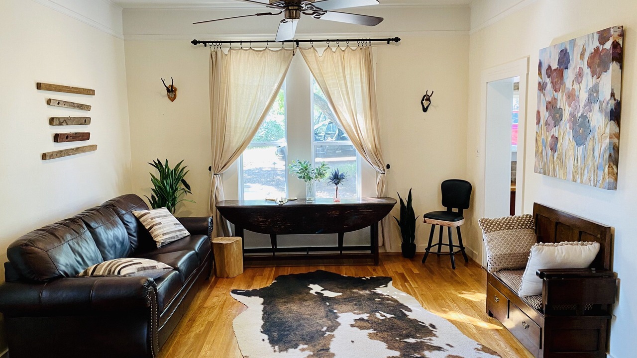 Photo of Livingroom in Fredericksburg
