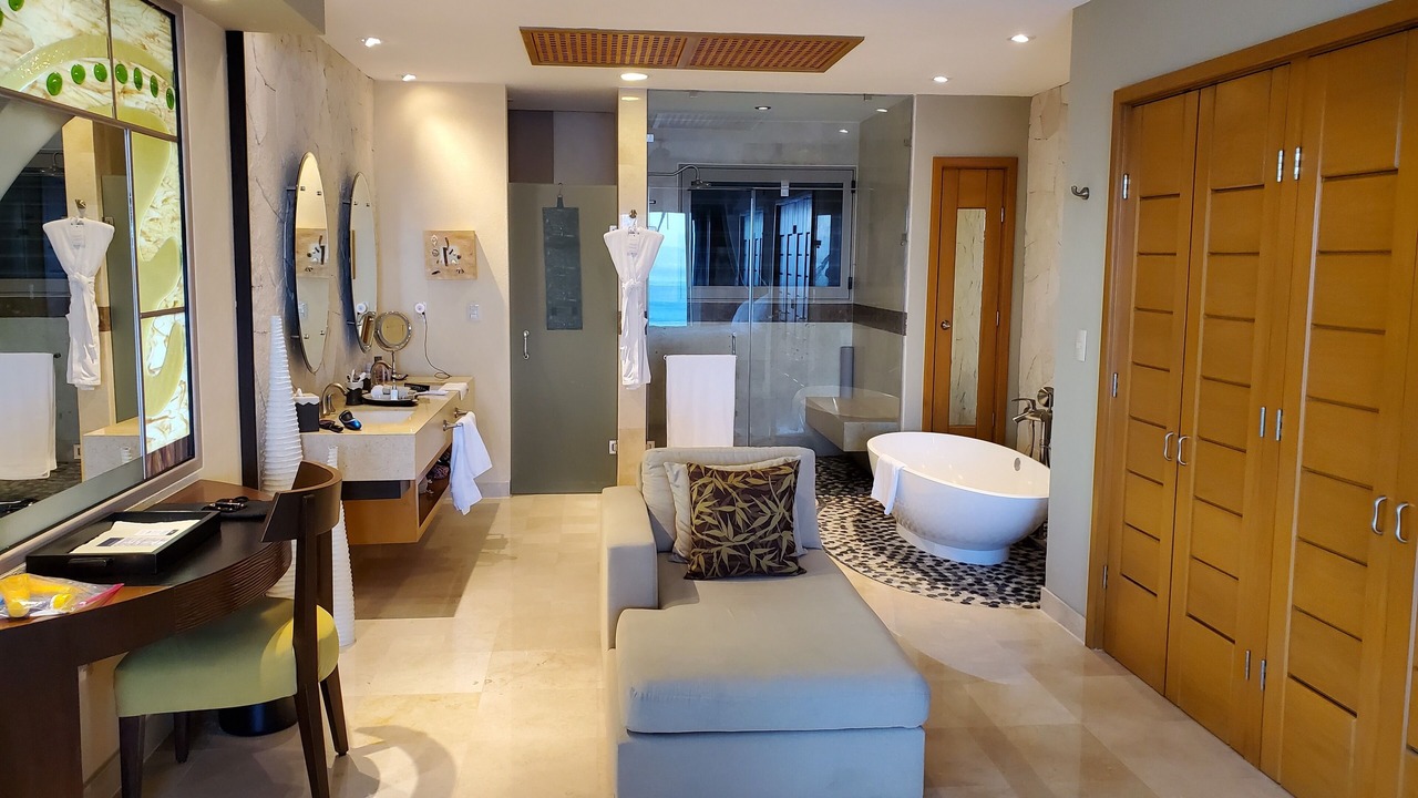 Photo of Bathroom in South Shore Hotel Area