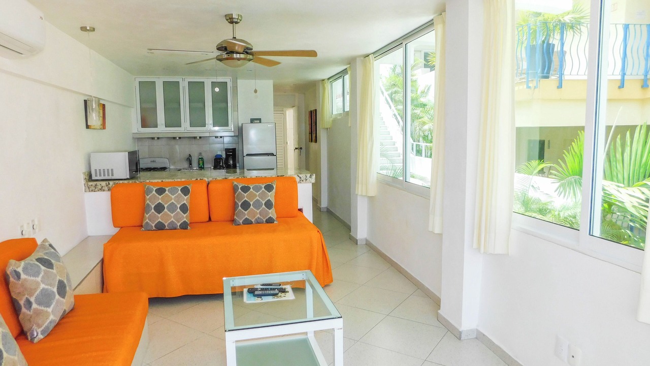 Photo of Livingroom in South Shore Hotel Area