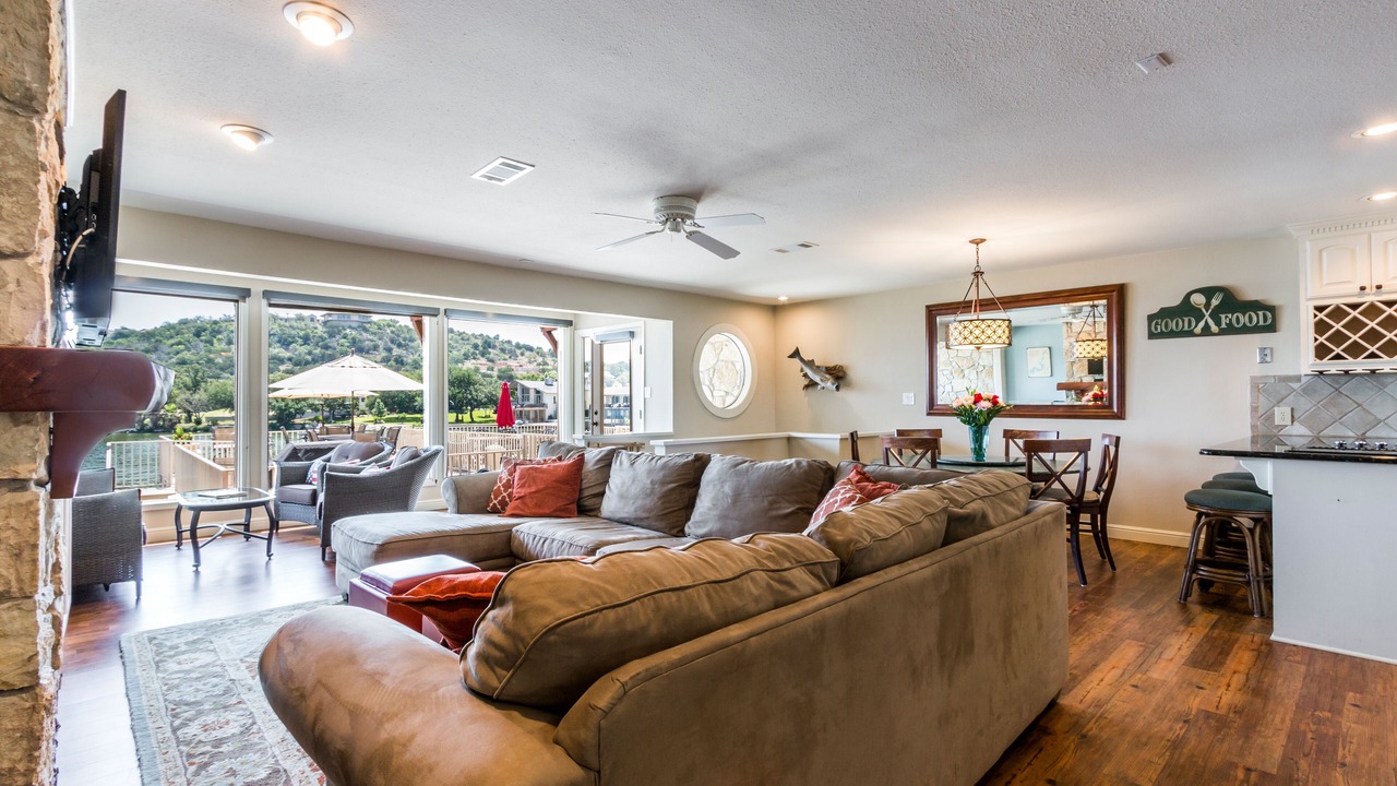 Photo of Livingroom in Horseshoe Bay
