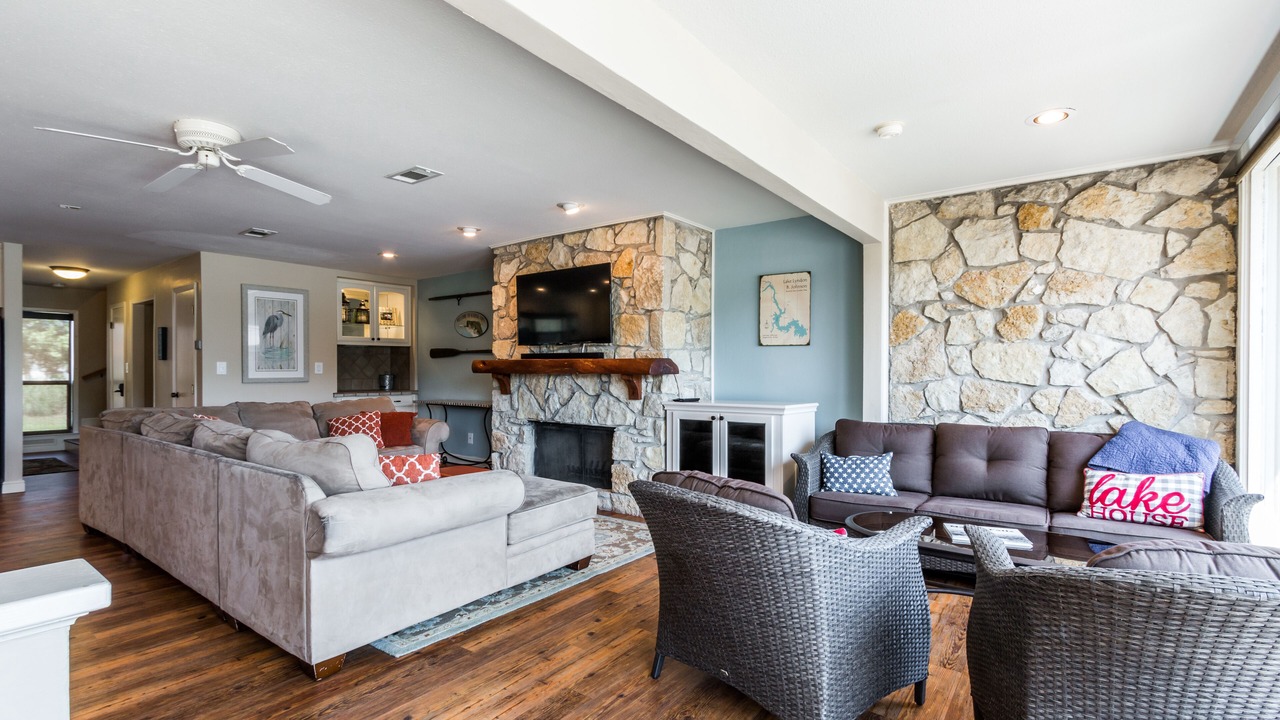 Photo of Livingroom in Horseshoe Bay