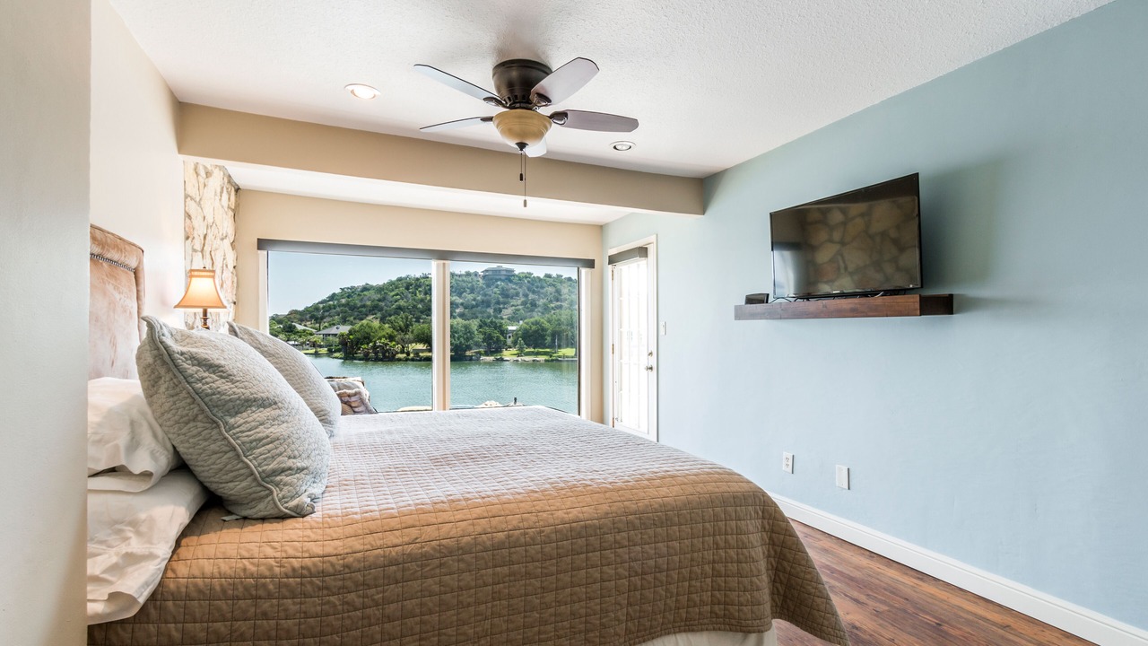 Photo of Bedroom in Horseshoe Bay