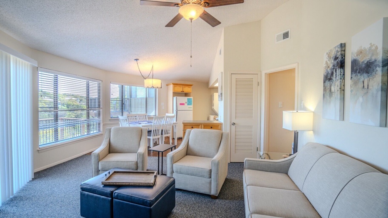 Photo of Livingroom in Lakeway