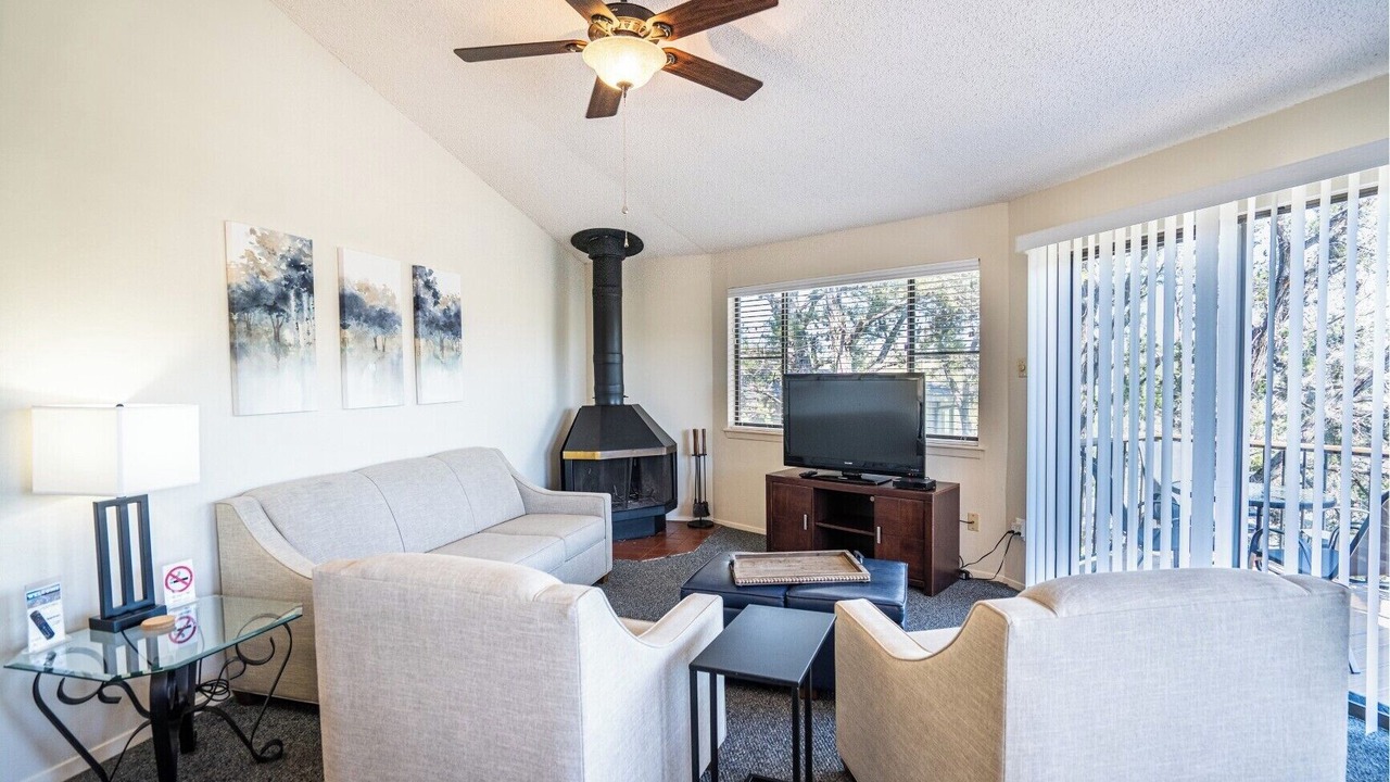 Photo of Livingroom in Lakeway