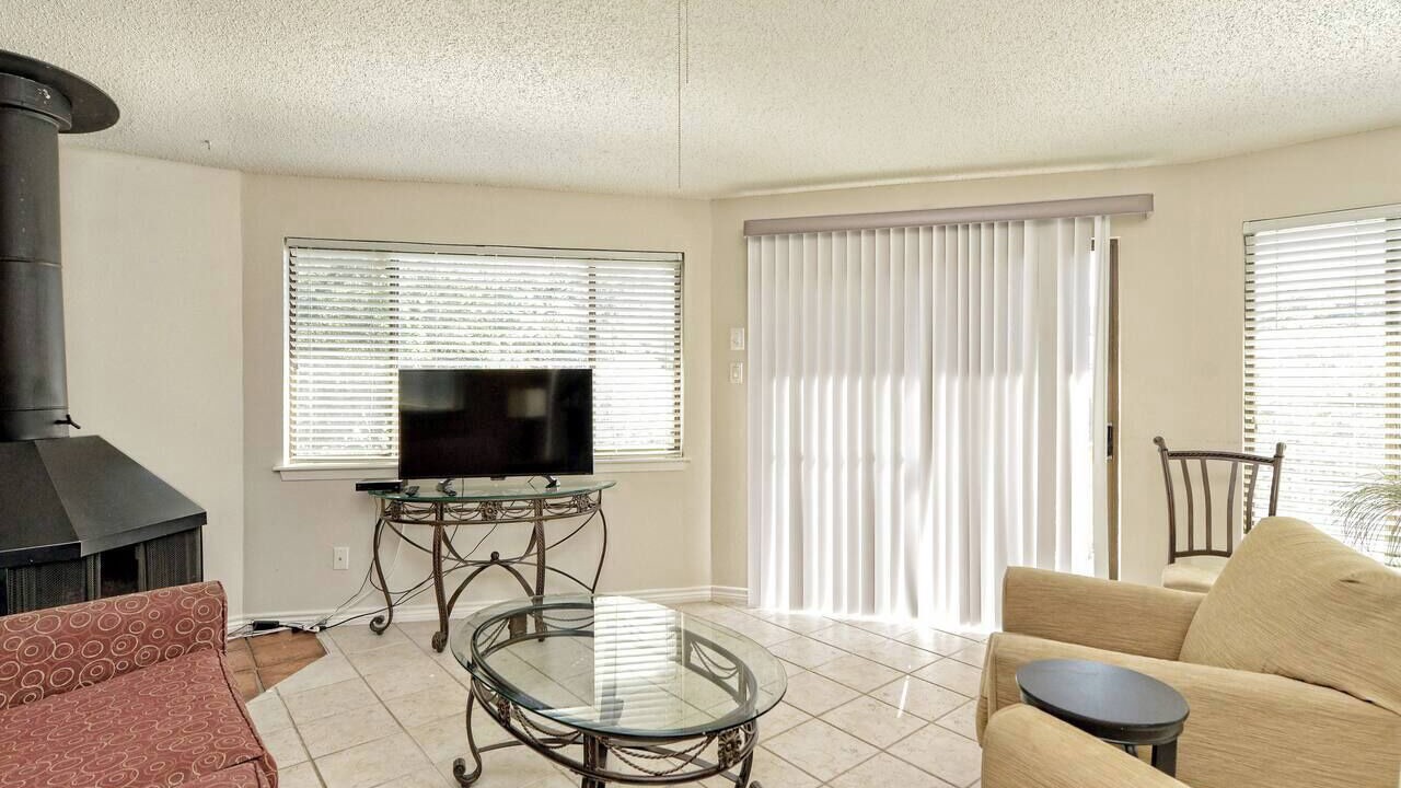 Photo of Livingroom in Lakeway