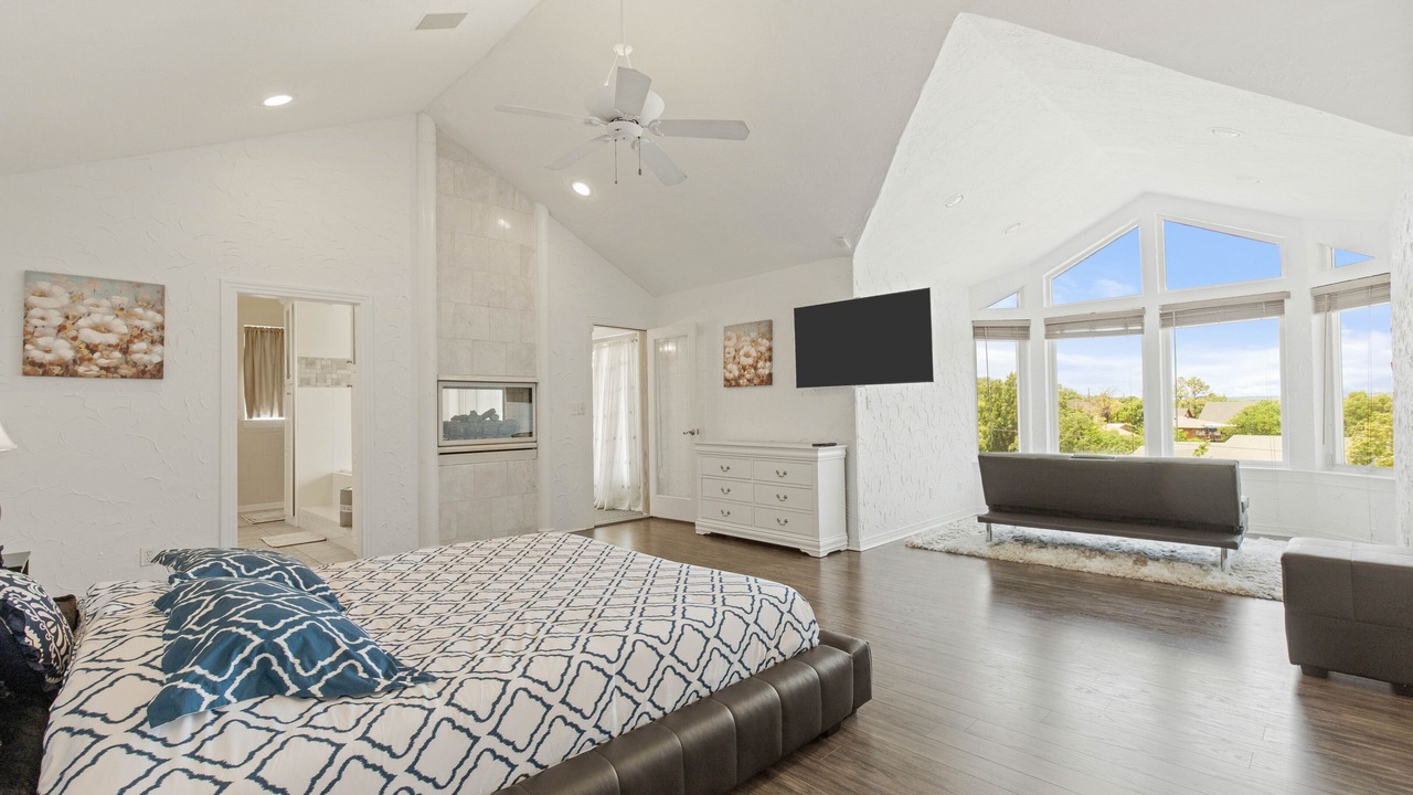 Photo of Bedroom in Granbury