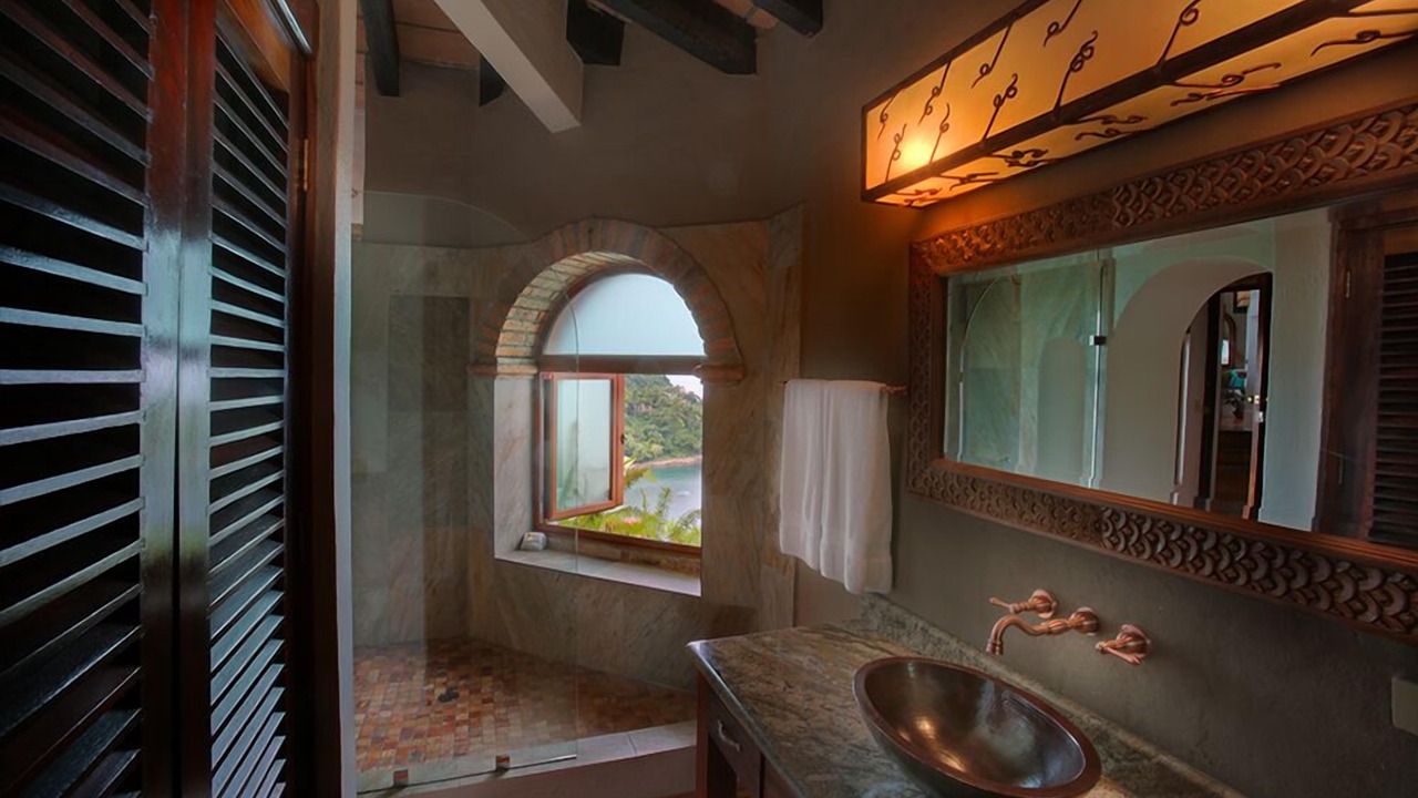 Photo of Bathroom in South Shore Hotel Area