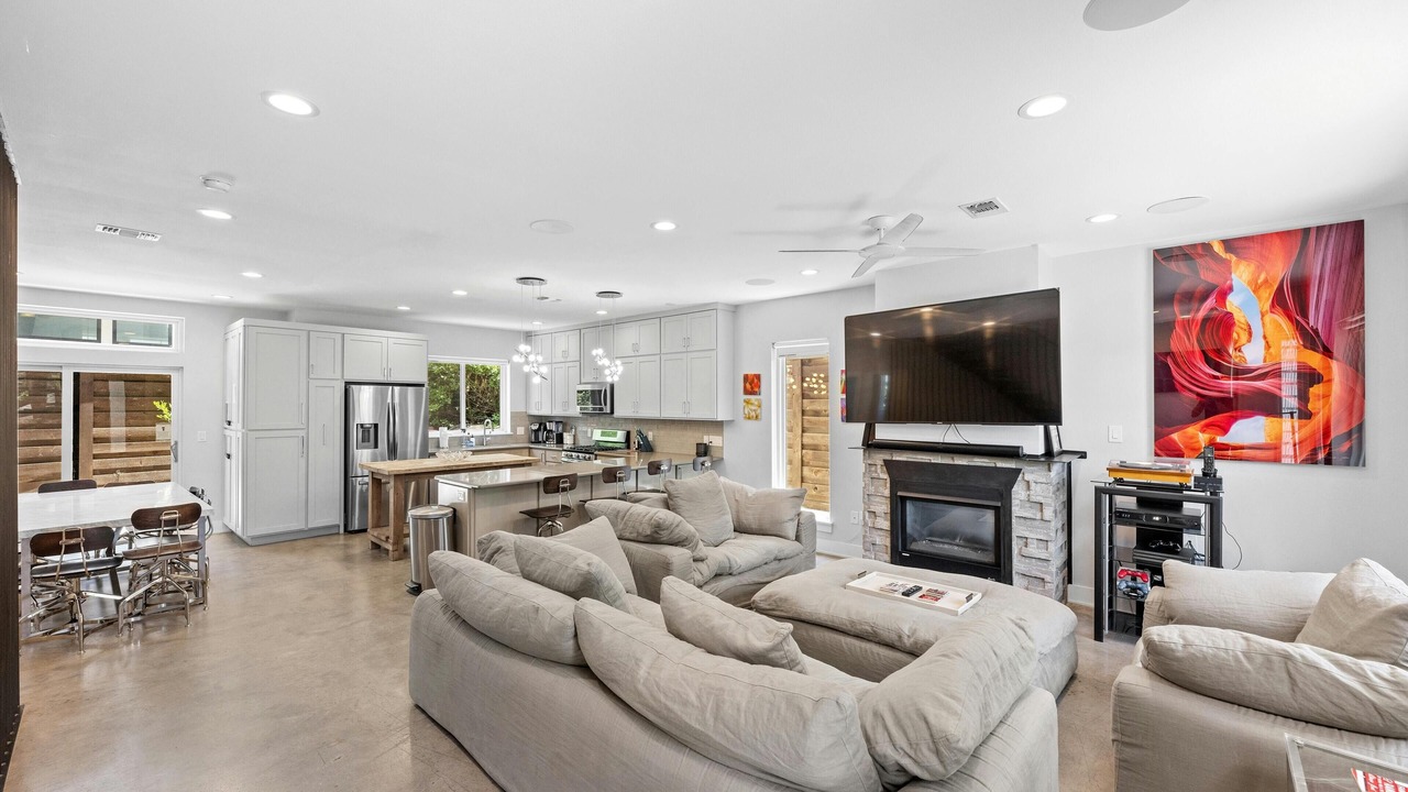 Photo of Livingroom in Blackshear-Prospect Hill