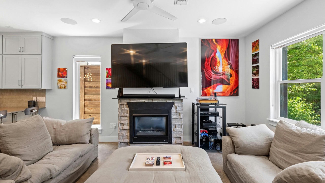 Photo of Livingroom in Blackshear-Prospect Hill