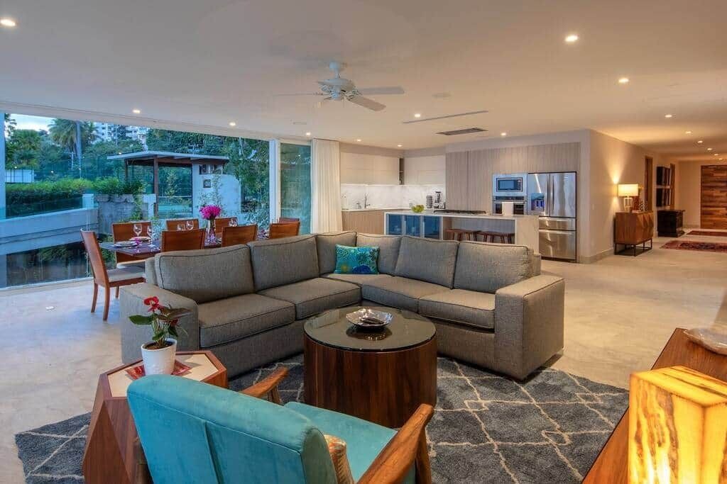 Photo of Livingroom in South Shore Hotel Area