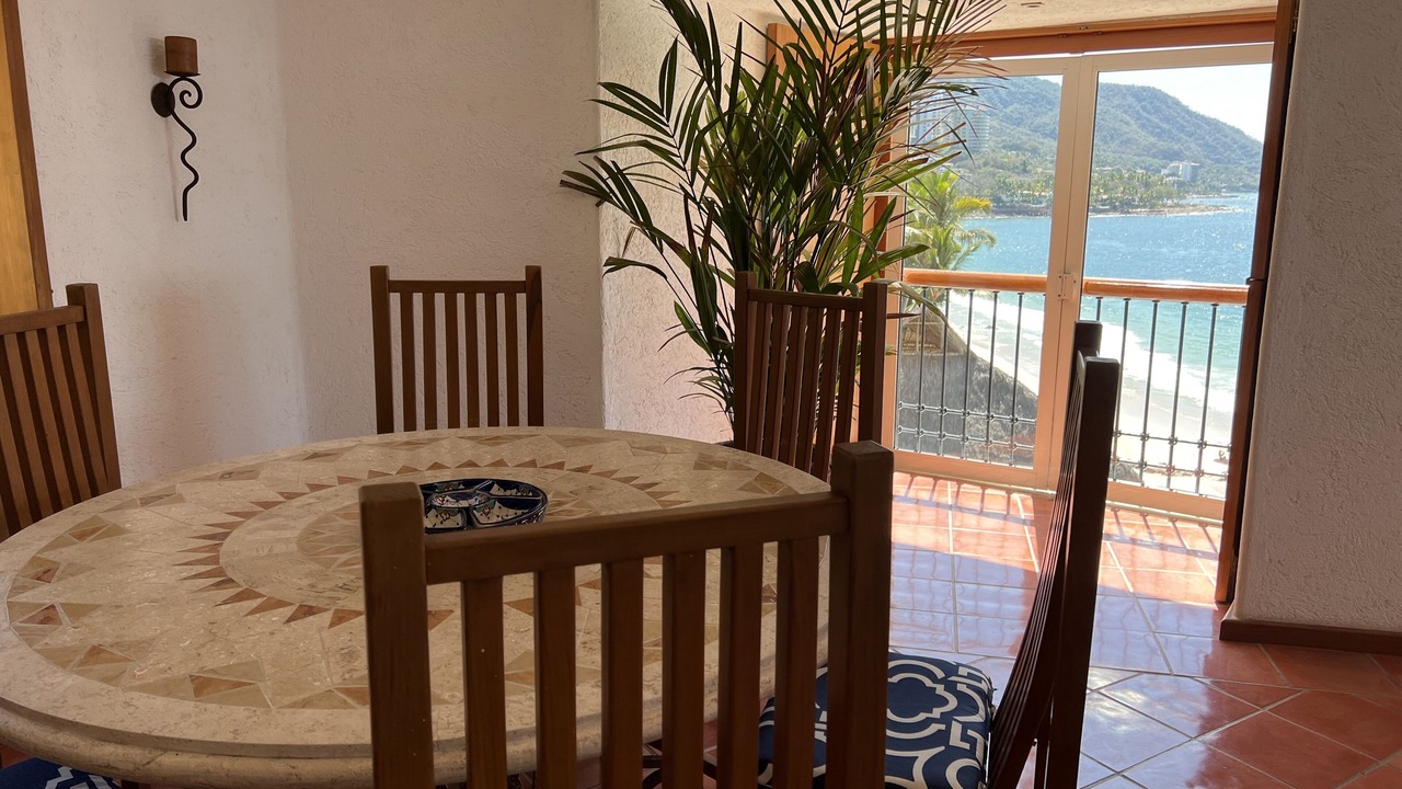 Photo of Livingroom in South Shore Hotel Area