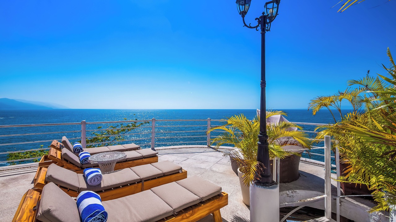 Photo of Patio Balcony in South Shore Hotel Area