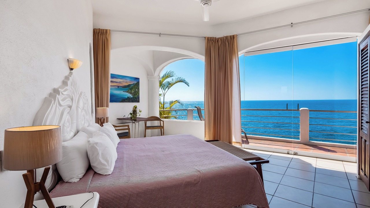 Photo of Bedroom in South Shore Hotel Area