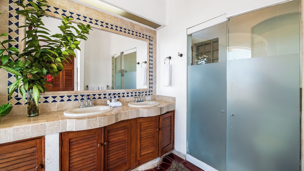 Photo of Bathroom in South Shore Hotel Area