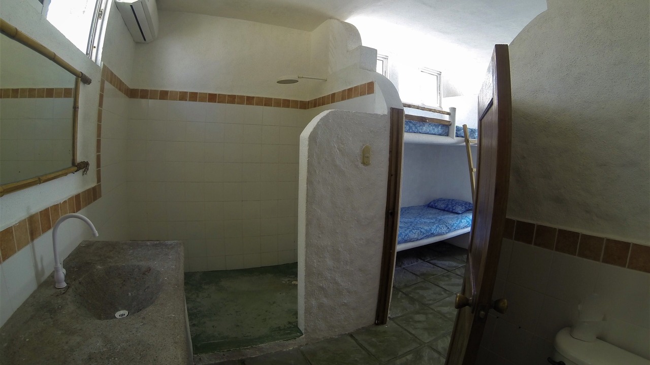 Photo of Bathroom in El Hawaii