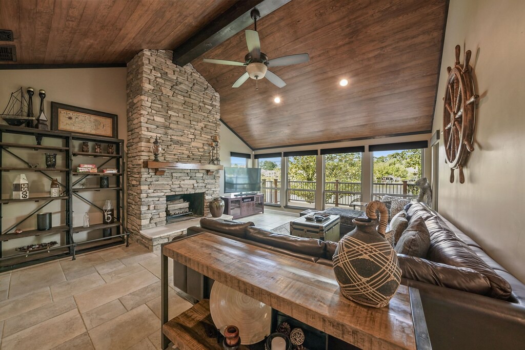 Photo of Livingroom in Walden on Lake Conroe