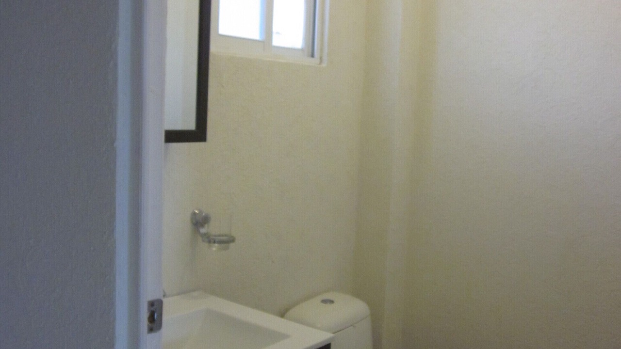 Photo of Bathroom in Anton Lizardo