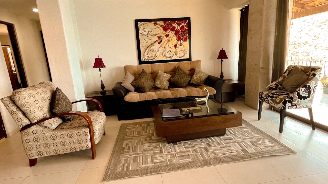 Photo of Livingroom in South Shore Hotel Area