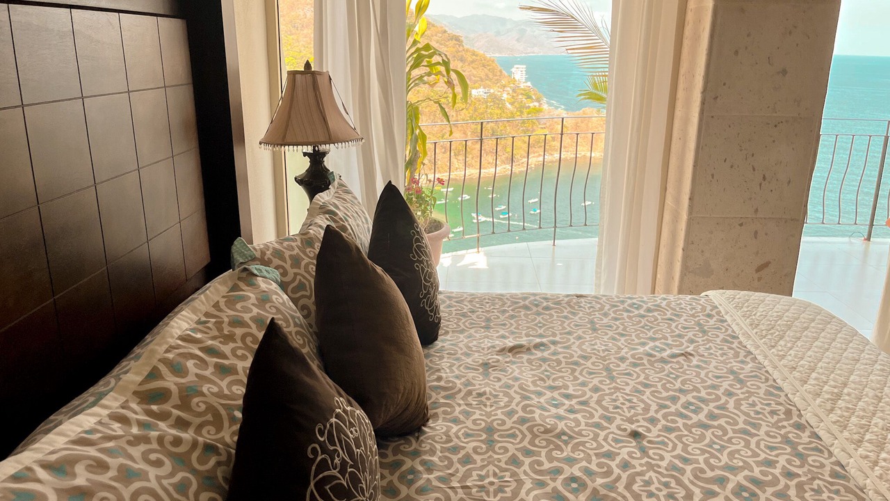 Photo of Bedroom in South Shore Hotel Area