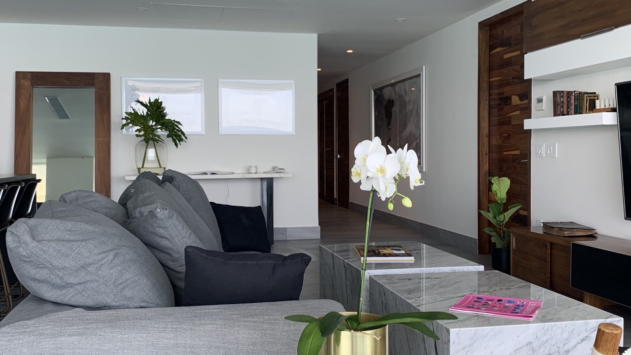 Photo of Livingroom in South Shore Hotel Area