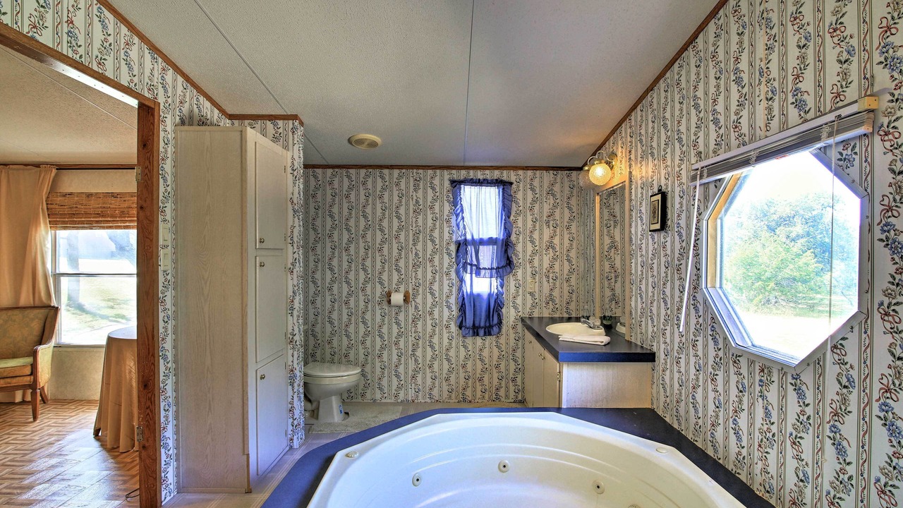 Photo of Bathroom in Utopia