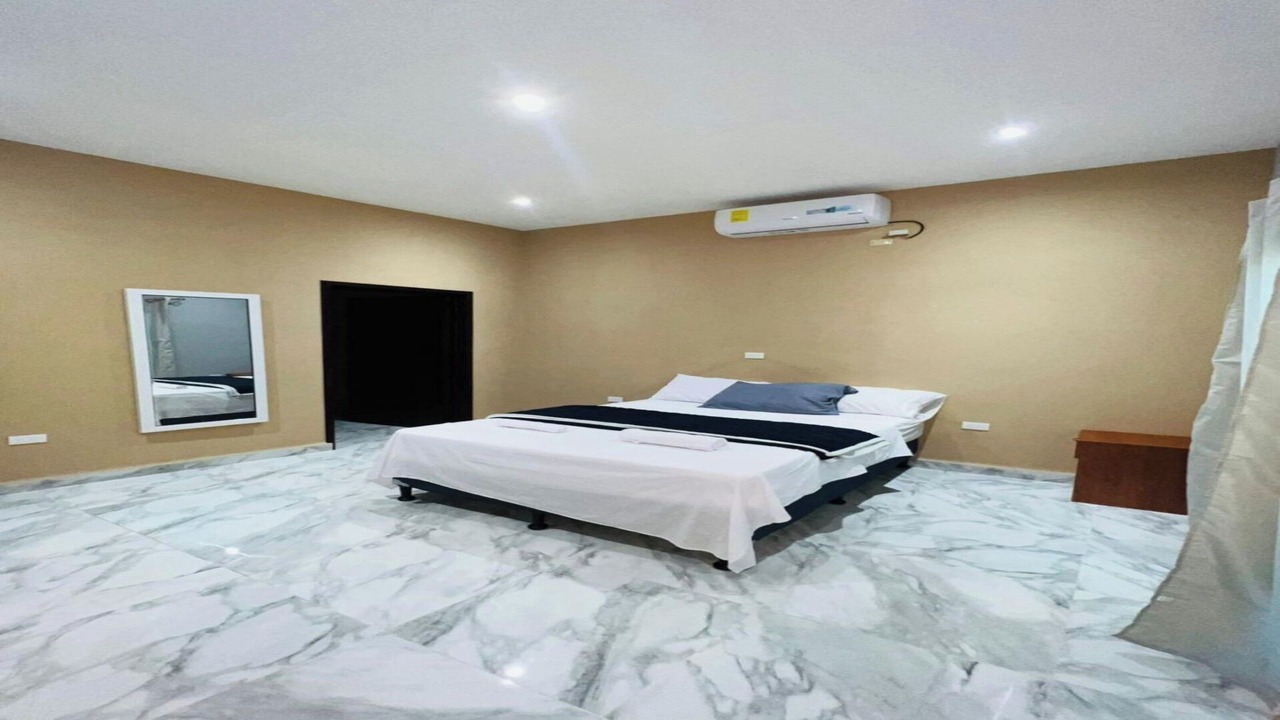 Photo of Bedroom in Flores