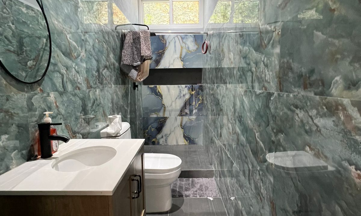 Photo of Bathroom in Flores