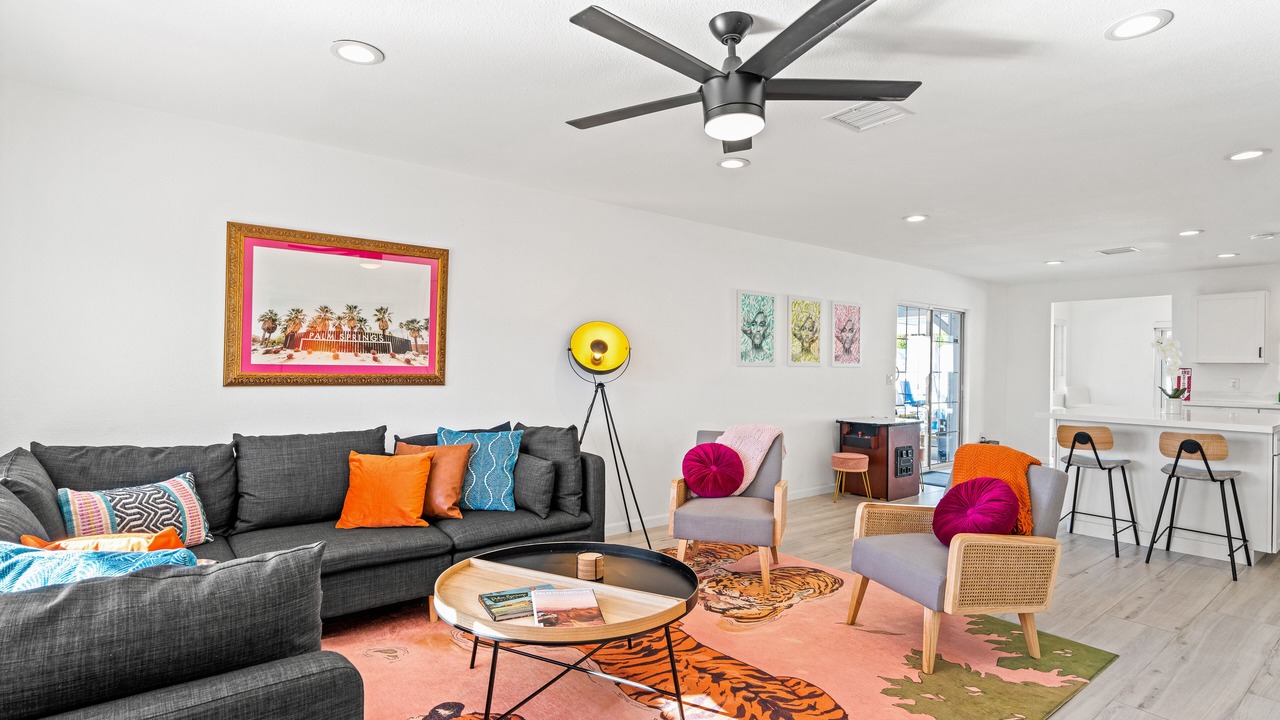Photo of Livingroom in Desert Park Estates