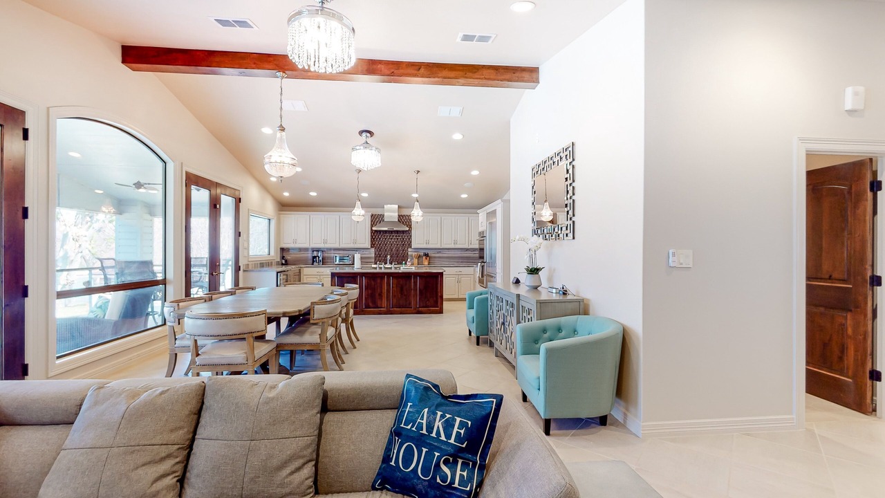 Photo of Livingroom in McQueeney