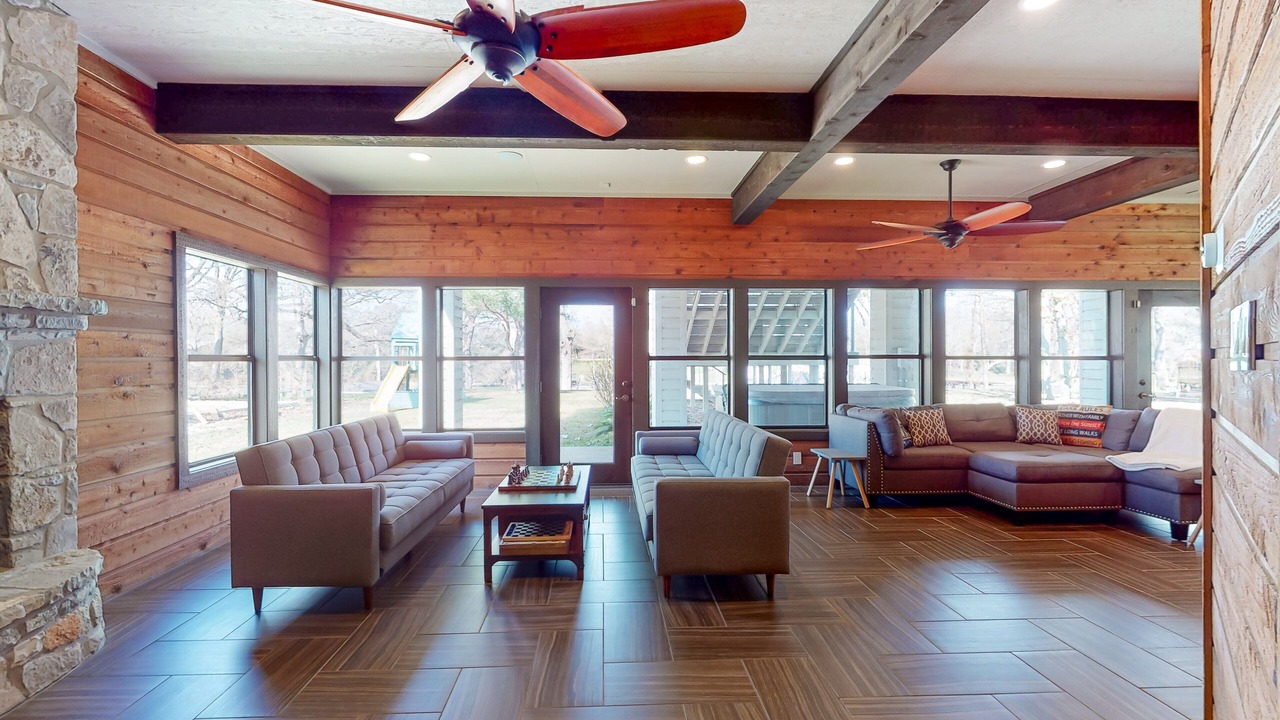 Photo of Livingroom in McQueeney